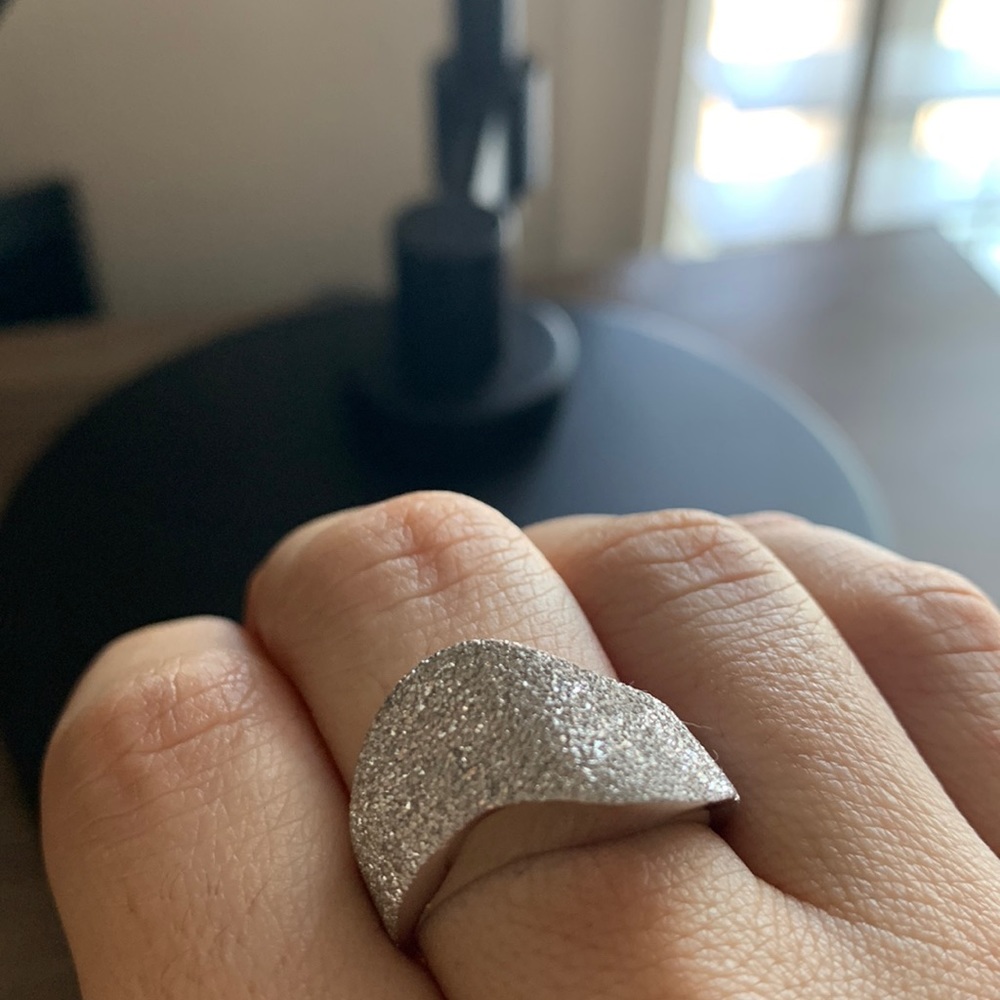 18k white gold ring